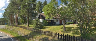 Nya ägare till 70-talshus i Ostvik, Kåge – prislappen: 800 000 kronor