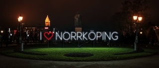 Han får tunga uppdraget – har laddat för att hylla stan sedan i september: "Jag älskar Norrköping från botten av mitt hjärta"