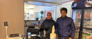 Paret från Bangladesh vill hejda butiksdöden – öppnar affär i Mehedeby 