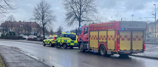 Cyklist påkörd vid Ingo-macken – fördes till sjukhus med ambulans