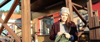 Hemvändaren Katya, 32, vill starta stick-nätverk: "Som meditation" • Flera orter aktuella