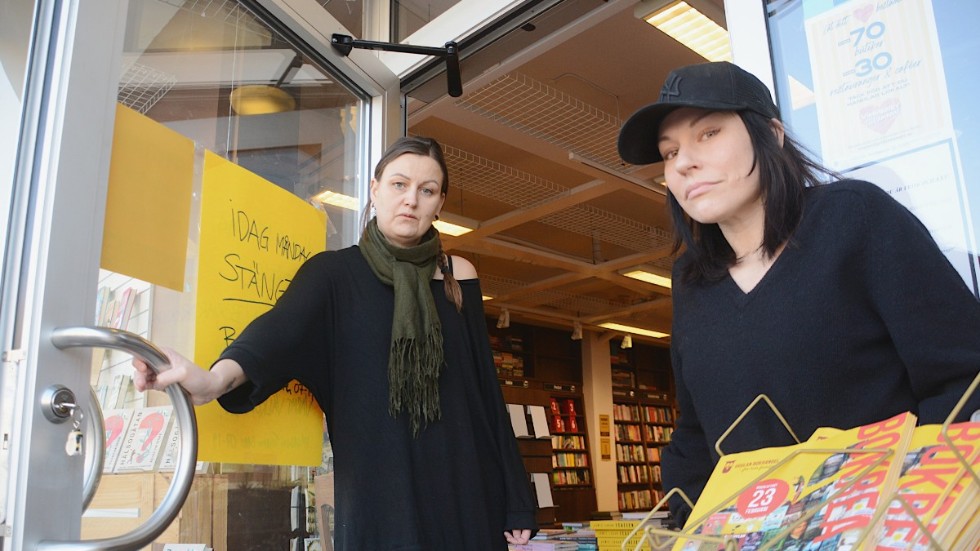 En lite mindre bokrea blir det i år, men visst går det att fynda, säger Lotta Daniels och Emma Harrysson som tog över bokhandeln för bara tre månader sedan.
