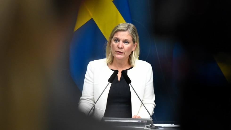 Finansminister Magdalena Andersson (S) har lyckats göra försvars- och finanspolitik till alkoholpolitik.