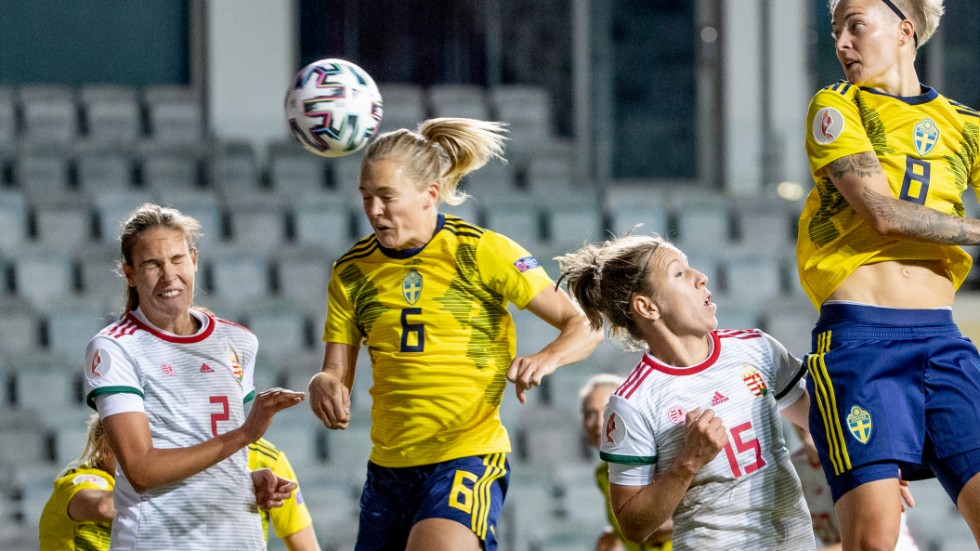 Magdalena Eriksson nickade in 4–0 på hörna när Sverige slog Ungern med 8–0 i torsdagens EM-kvalmatch i Göteborg.