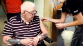 Hasse, 83, först i Eskilstuna – här får han vaccinet