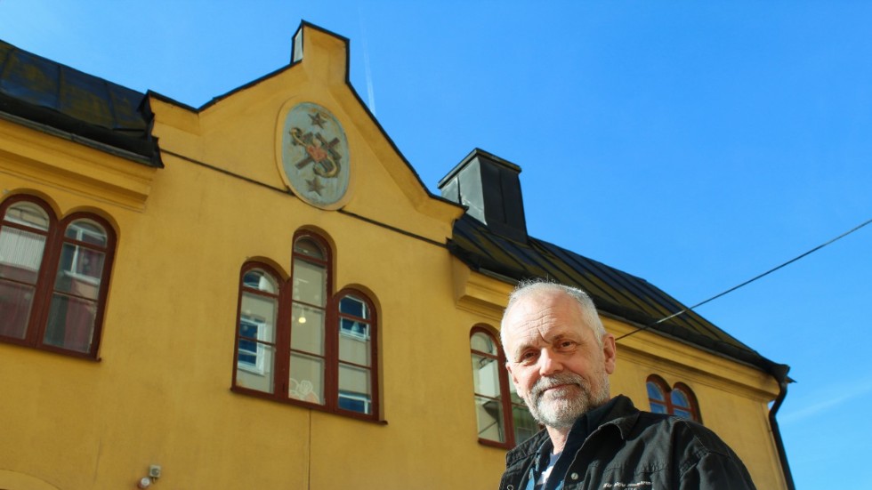 I helgen firar den konstnärlige ledaren Håkan Bäck Teaterns Hus tioårsjubileum med öppet hus. 