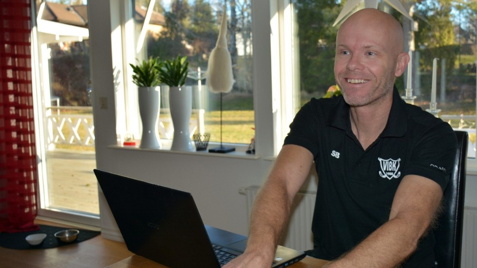 Stefan Bragsjö är verksamhetschef på Samrehab i Vimmerby där en medarbetare nu konstaterats smittad av covid-19. "Smittspårningen är nu i full gång" säger han.