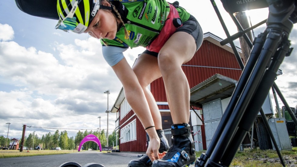 Johanna Skottheim tränar inför SM i rullskidskytte.