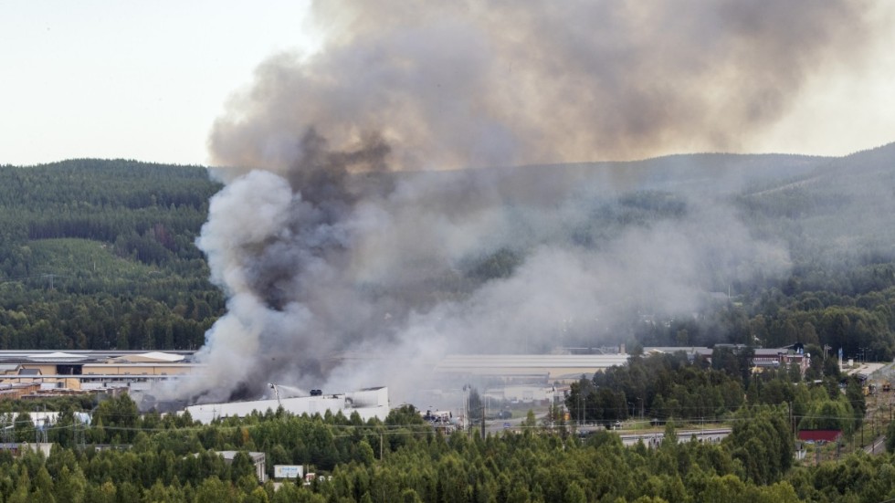 Polarbröds fabrik i Älvsbyn totalförstördes i branden och många står nu utan en arbetsplats att gå till.