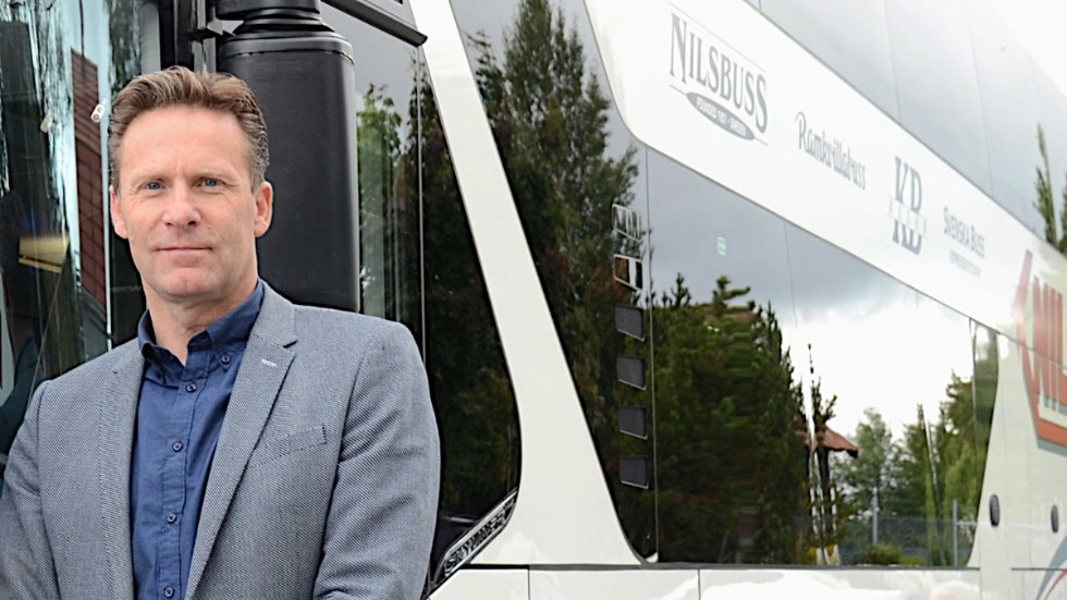 Anders Franssons bussbolag Nilsbuss avaktar utvecklingen i omvärlden och hoppas kunna dra igång sina bussresor utomlands nästa år.