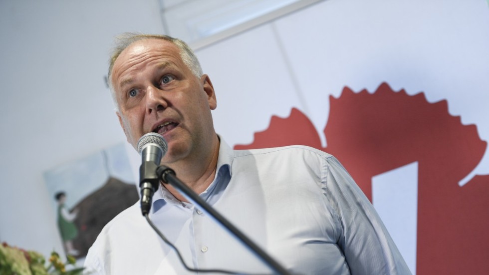 Vänsterpartiets partiledare Jonas Sjöstedt håller sitt sista sommartal som partiledare på Bokcafé Pilgatan i Umeå.