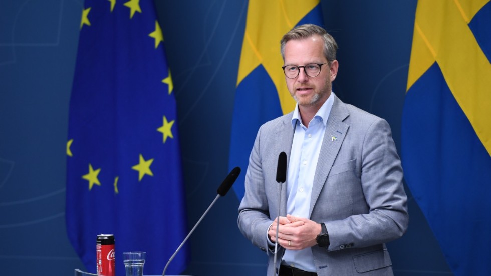 Inrikesminister Mikael Damberg (S) presenterade ett antal nya lagar och förordningar som träder i kraft vid halvårsskiftet. Bland annat skärps reglerna vid villkorlig frigivning.