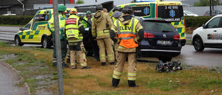 Olycka i rondell – två bilar inblandade