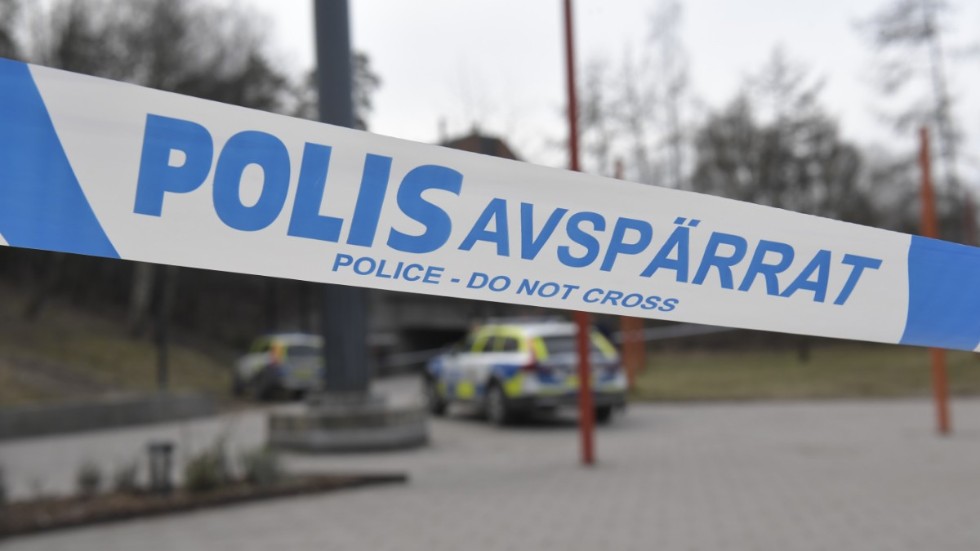 Ett 10-tal personer var inblandade i ett bråk i Vårby under lördagsnatten. Akrivbild.