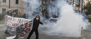 Grekisk polis uppmanas minska på tårgasen
