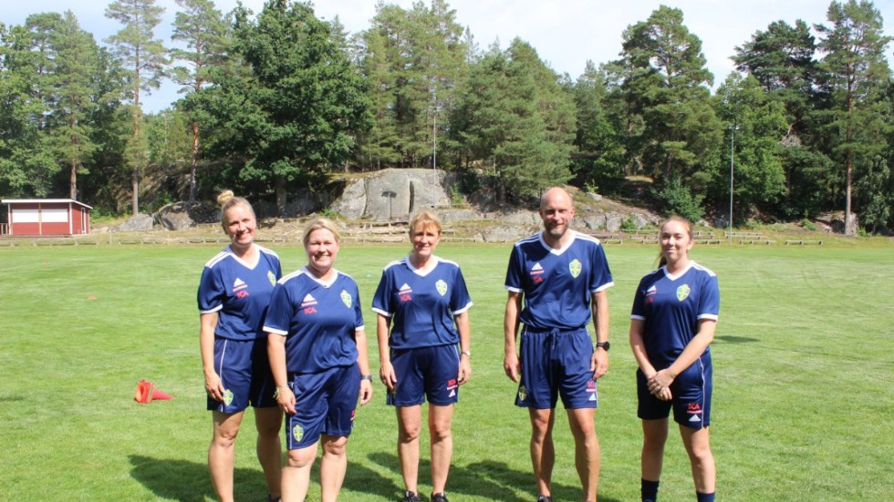 Jenny Rocklöv, Veronica Borg, Stina Kallström, Anders Borg Carrum och Emmy Kallström är några av ledarna på fotbollsskolan. 
