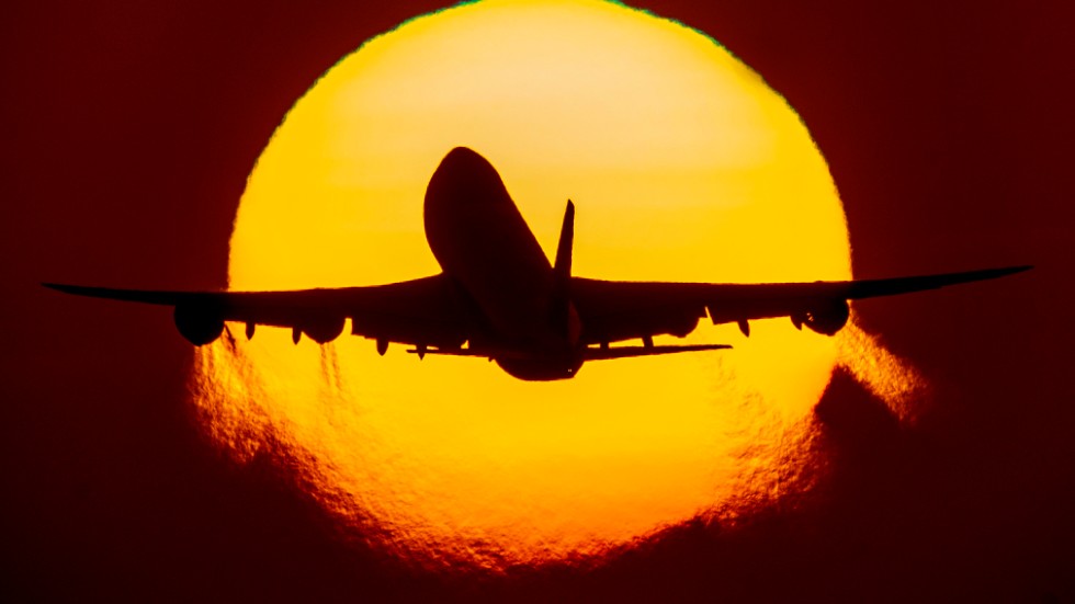 Ingen solnedgång för flyget, tvärtom kan det bli ett miljömässigt resalternativ i framtiden, tror skribenterna.
