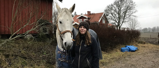 Josefin, 27, är hästarnas friskvårdscoach