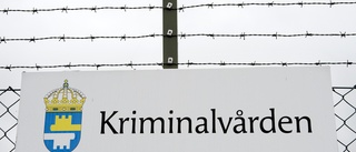 Dömde Uppsalabon satt hela dagar i telefon – istället för att arbeta i fängelset • "Har inte varit med om något liknande"
