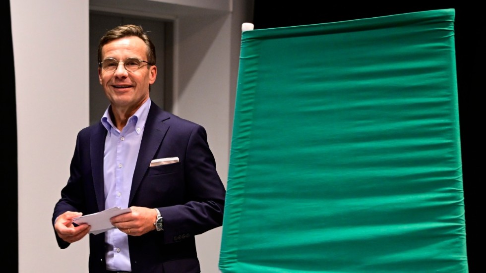 Moderaternas partiledare Ulf Kristersson (M) röstade i Strängnäs.