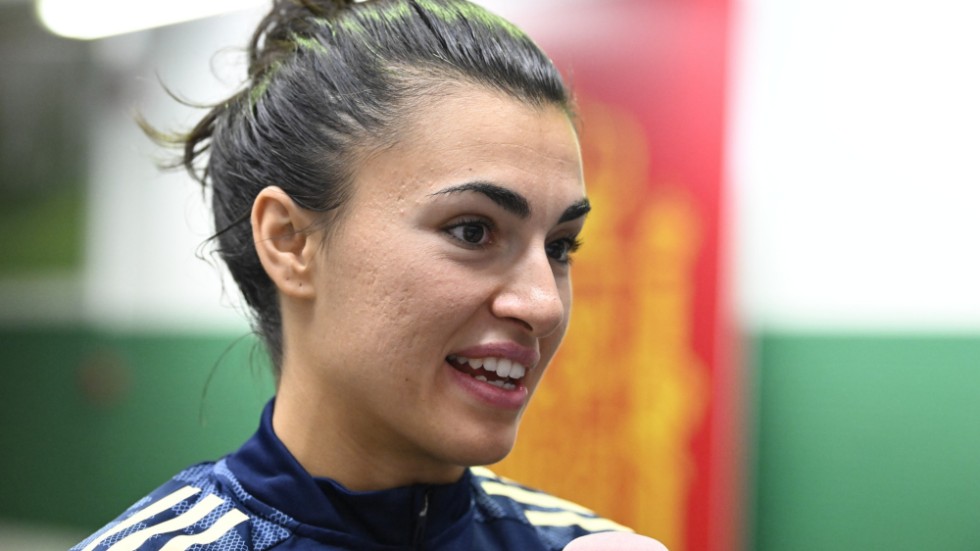 Zecira Musovic var av förklarliga skäl på gott humör efter fredagens landskamp mot Spanien (1–1).