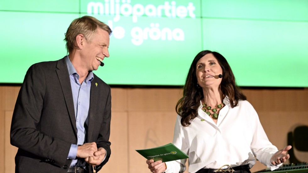Miljöpartiets språkrör Per Bolund och Märta Stenevi under valvakan. Arkivbild.