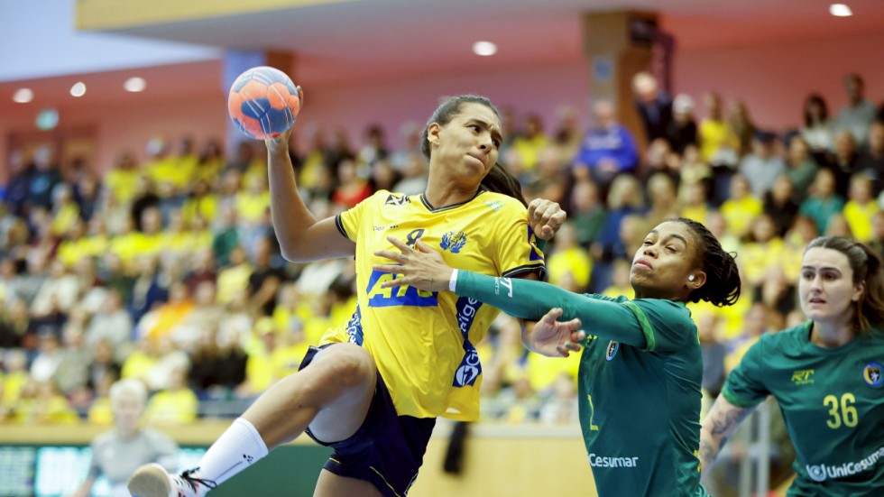 Jamina Roberts gjorde sin 200:e A-landskamp när Sverige besegrade Brasilien med 31–25.
