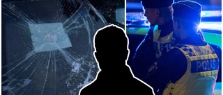 Man i inlandet gick till attack – knäade och spottade på poliser