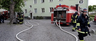 Äldre man skadad i brand