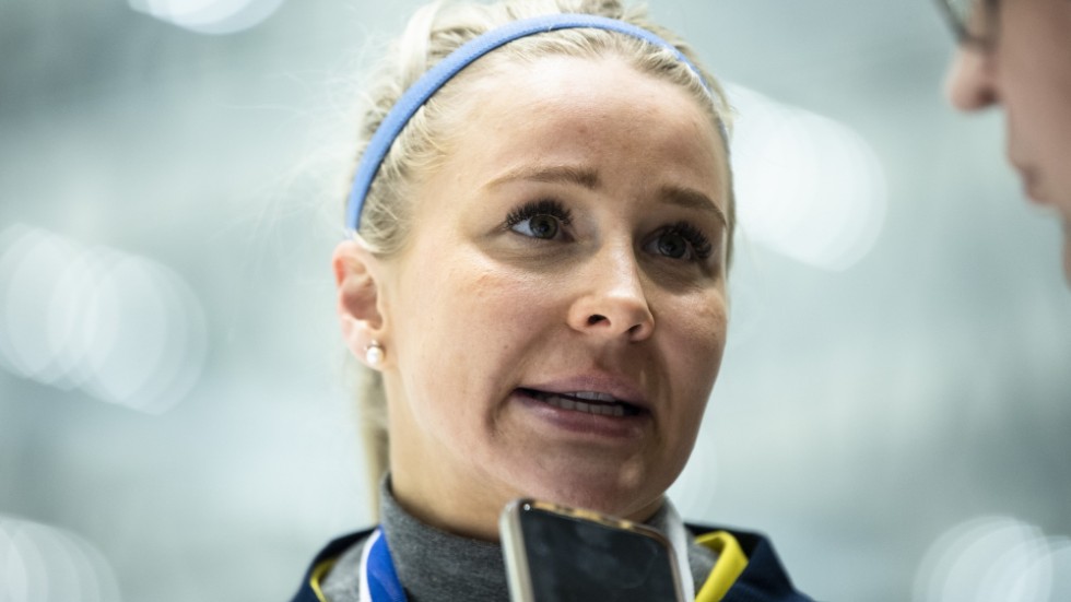 "Det är starkt nej från min sida", säger Linnea Larsson, lagkapten i damlandslaget, på en fråga om Ryssland kan släppas in i bandy-VM trots att kriget fortsätter.