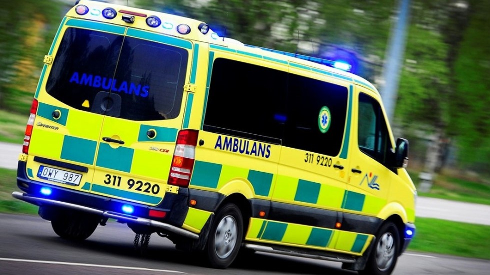 En kvinna fördes med ambulans till sjukhuset efter att hon blivit misshandlad av en man.