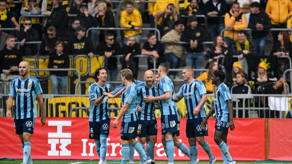 Djurgården jublar efter Hjalmar Ekdals 1–0-mål.