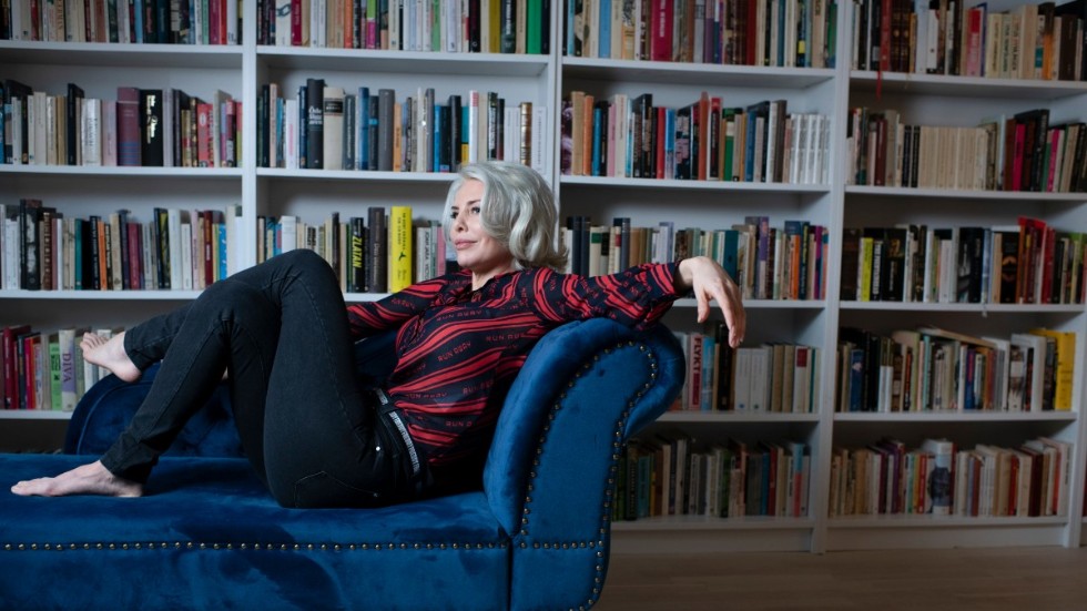 Författaren och skribenten Kajsa Ekis Ekman. På vilket sätt skulle hon hota "tryggheten" i ett rum?