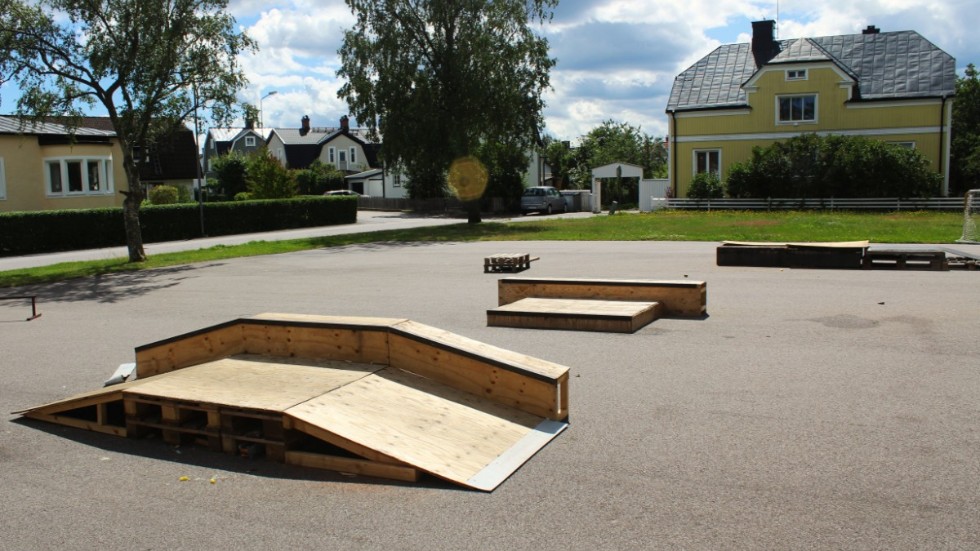 Skateboardrampen vid Stenhagen, innan den plockades bort. Insändarskribenten känner för ungdomarna som inte har någonstans att utöva sitt intresse.