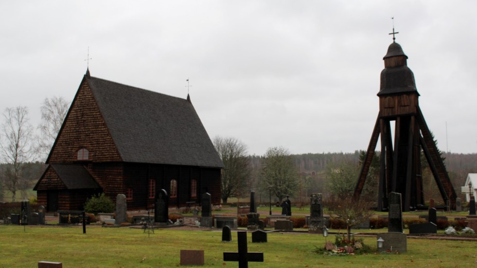 Sedan mitten av november har Djursdala kyrka varit stängd för verksamhet. "Den är så liten så det är svårt att hålla avstånd och vi har en stor kyrka i Södra Vi så det är bättre att nyttja den." säger Anita Waernqvist.