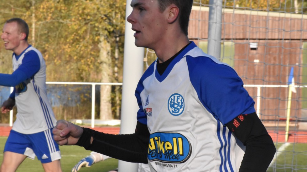 Anton Brorsson väljer mellan tre olika klubbar: Södra Vi IF, Gullringens GoIF och Vimmerby IF. 