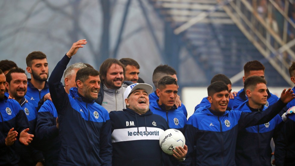 Diego Maradona tillträdde som tränare i Gimnasia La Plata hösten 2019. Nu säger hela staben upp sig. Arkivbild.