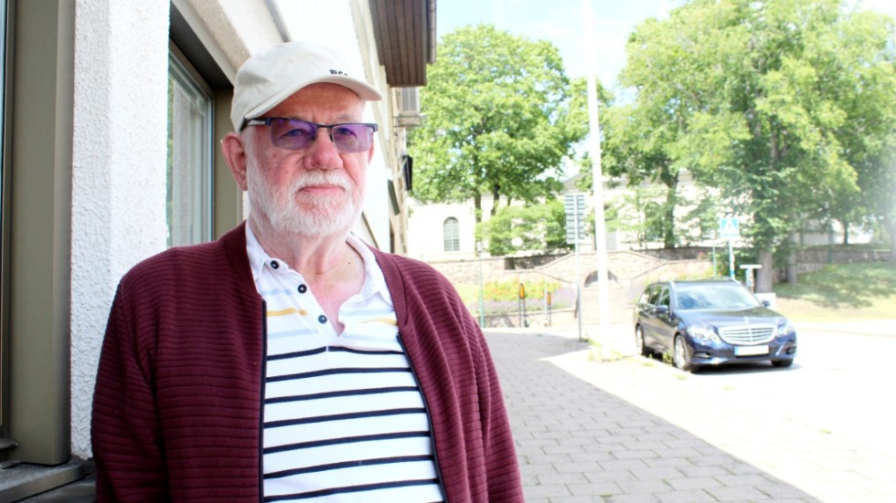 Efter att ha jobbat som brandmästare i Hultsfred hjälpte han till som räddningsledare under semesterperioderna. "Det var ju för att de andra skulle få ha semester", säger Kjell Lundgren. 