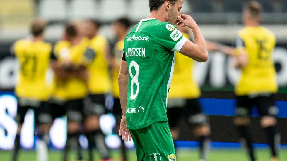 Hammarbys Jeppe Andersen deppar efter Häckens mål.