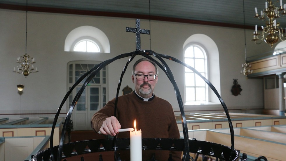 Kyrkoherde Mikael Eriksson understryker vikten av att människor får komma till kyrkan, vara närvarande och få vara med om att ljuset tänds under allhelgona.