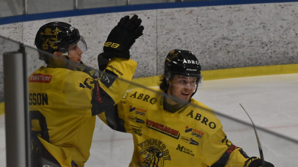 Anton Carlsson öppnade målskyttet för Vimmerby Hockey, assisterad av Mathias Wigley och Jonas Nyman. 