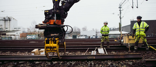 BILDEXTRA: UNT på plats när järnvägen repareras