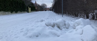 Lägg snön på vissa trottoarer så att gatan hålls öppen