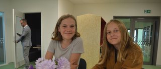 Astrid och Alwe – elever på nybyggda Floraskolan: ”Jättespännande och pirrigt på ett roligt sätt”