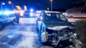 Bil körde genom glasvägg vid olycka i Nyköping: "Väldigt, väldigt mycket glas"