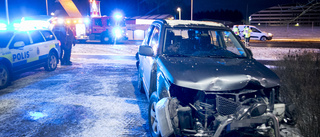 Bil körde genom glasvägg vid olycka i Nyköping: "Väldigt, väldigt mycket glas"
