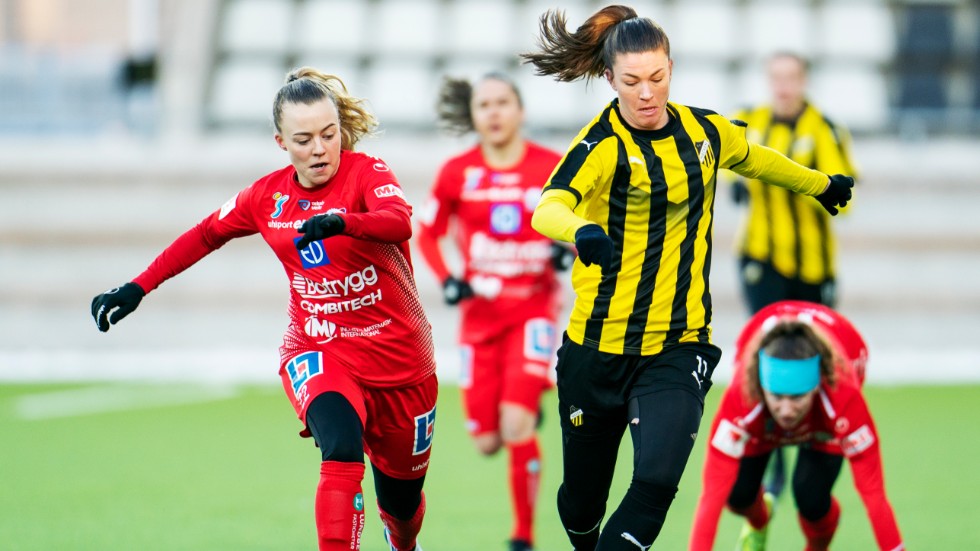 Pauline Hammarlund blev den första målskytten i BK Häcken FF, den nya klubbadressen för det svenska mästarlaget.