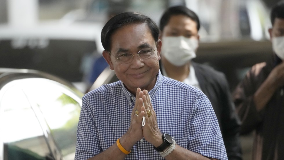 Tackar för sig. Efter lång tid i thailändsk politik meddelar nu Thailands premiärminister att han lämnar politiken helt och hållet.
