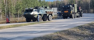BILDER: Militärfordon samlas på Bråvalla – här påverkas trafiken