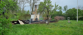 Hus i Sanda brann ned till grunden